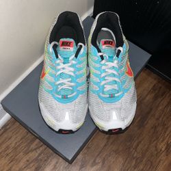 Women’s Nikes Size 8