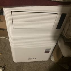 Upstanding, Standalone Air Conditioner In Great Shape