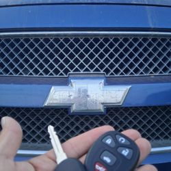Car Keys And Remotes  / Llaves De Carro Y Controlles 
