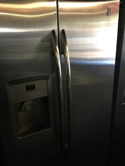 Ge profile stainless steel refrigerator/ ice and water dispenser/ one year warranty/ free delivery and install