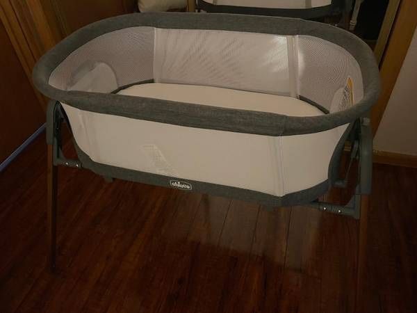 Chicco LullaGlide™ 3-in-1 Baby Bassinet Gliding and Portable