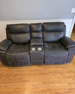 LIKE NEW Dual Reclining Sofa Couch & Center Console