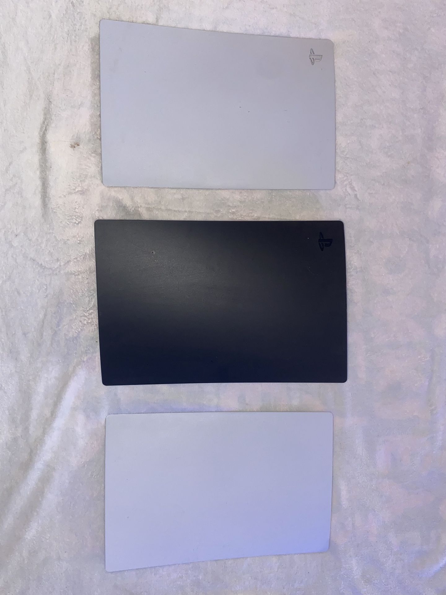 Digital PS5 with Extra Pair of Cover Plates!