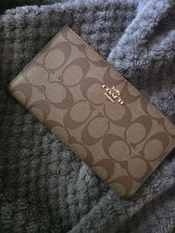 Coach wallet Excellent Condition Serious Buyers price firm ✨️