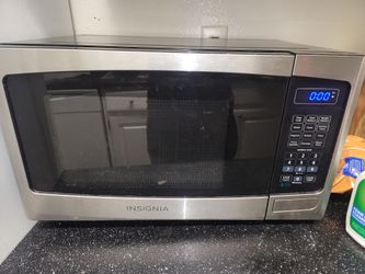 Insignia Stainless Steel Countertop Microwave
