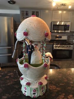 Cake topper (ostrich egg)