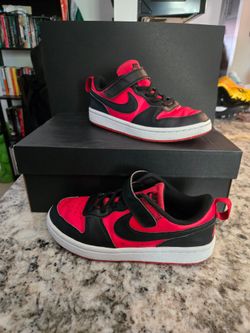 NIKE COURT BOROUGHS, BOYS SIZE 13.5
