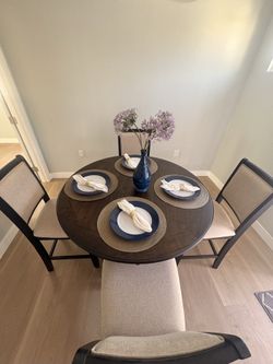 Round Dining table for 4