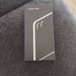 BNIB Galaxy Z Flip7 Jet Black 256gb Carrier Locked Tmobile