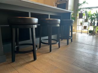 Pier 1 spinning stools