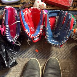 Kids Baseball Glove 9.5” Like New  10$ Eqch 