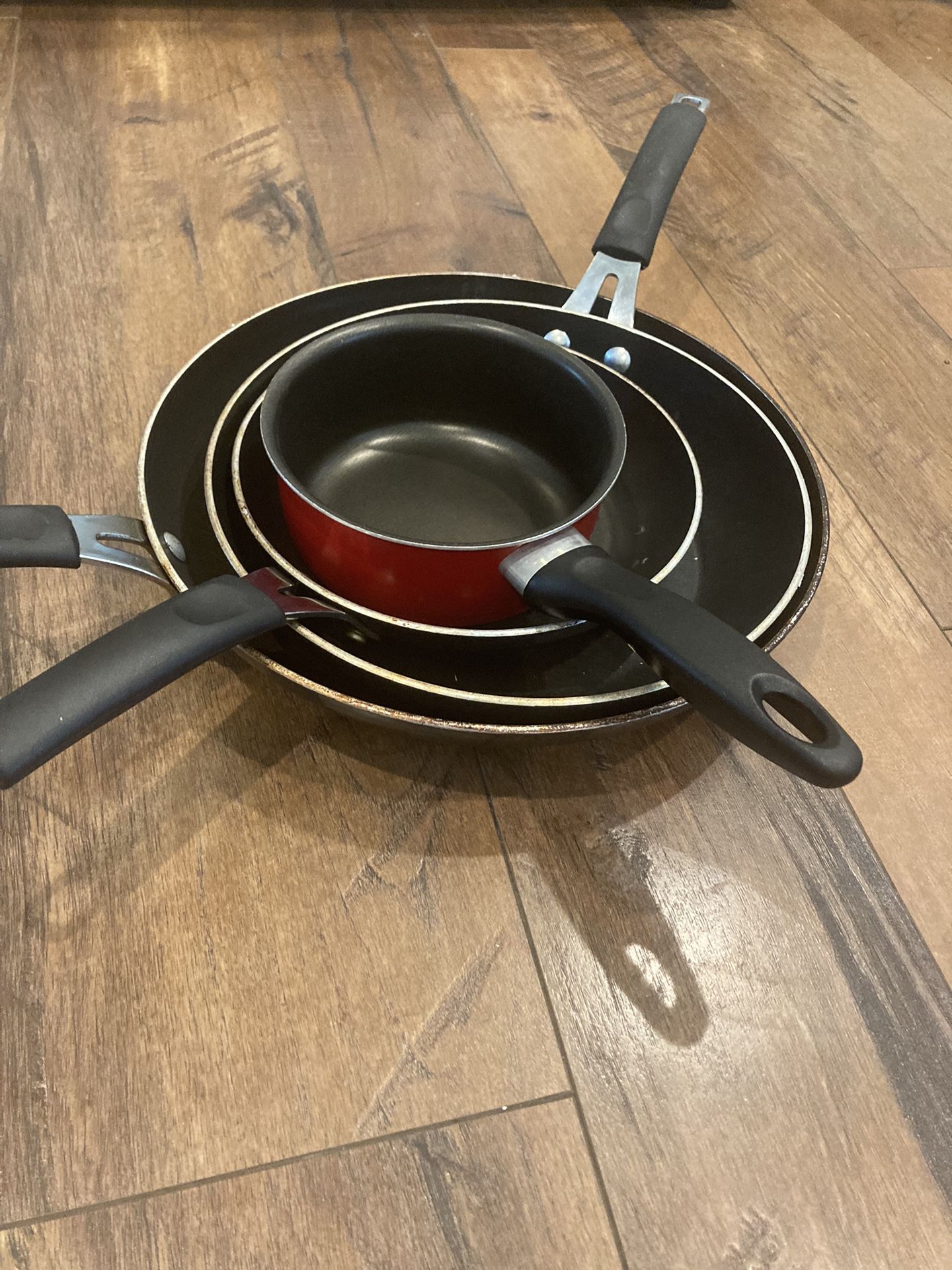 3 Teflon Fry Pans And 1 Small Saucepan Free!!