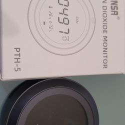 Car Dioxide Monitor With Temperature Sensor 