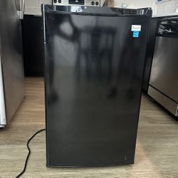 Avanti Mini Fridge