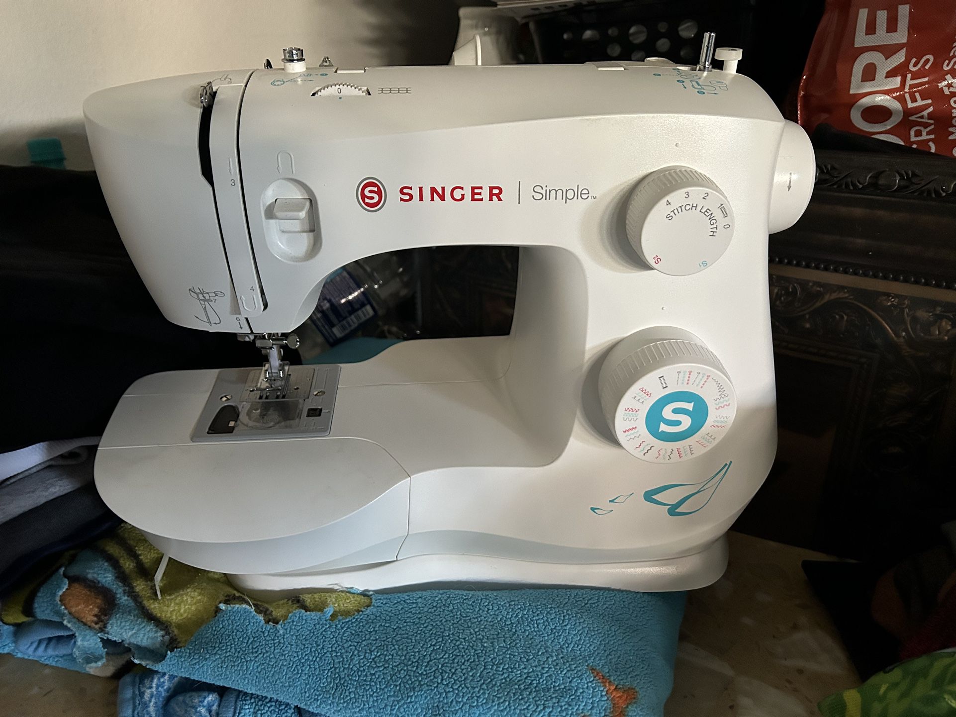 Singer Simple-Sewing Machine 