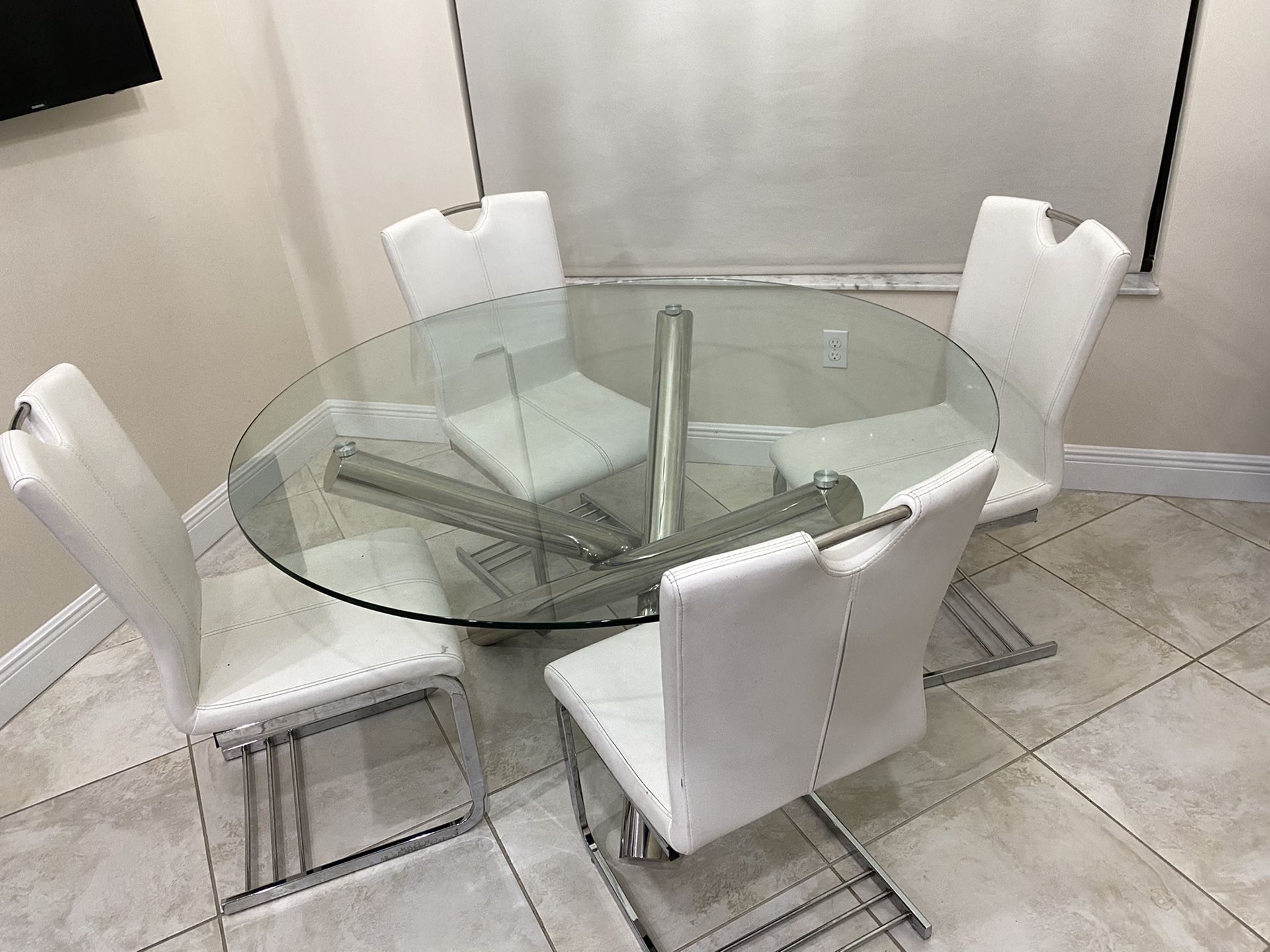 Glass Circle Kitchen Table with 4 Leather Chairs