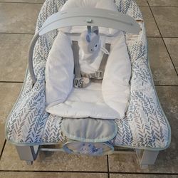 3 in 1 Grow with me vibrating bouncer