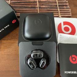 Like New POWERBEATS PRO Charging case Only