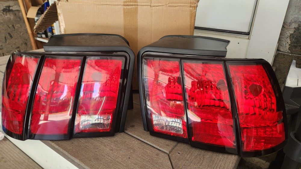 New In Box 01 Ford Gt Mustang Tail Lights