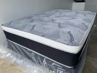 Cal king euro bamboo pillow top mattress !!