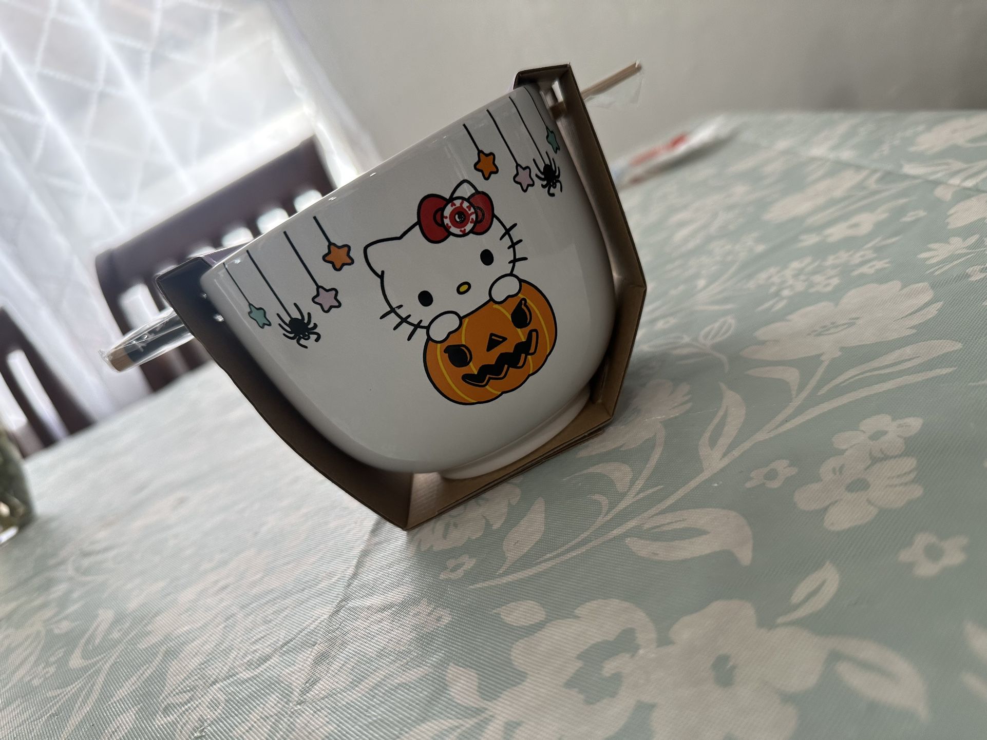 hello-kitty Halloween bowls with chopsticks