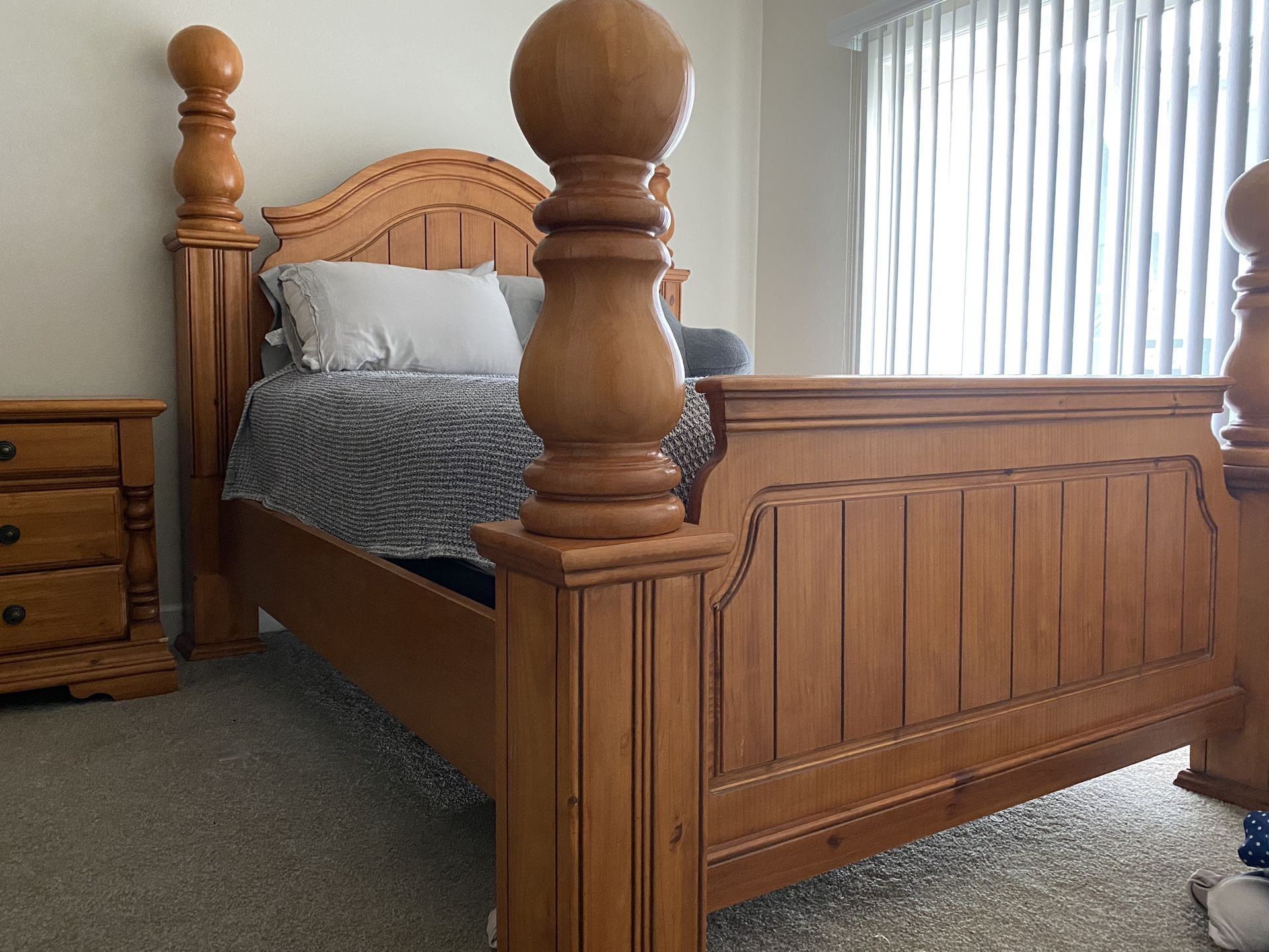 Hand Carved BEDSET Night Stand Dresser