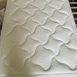 Zinus 10" Cloud Memory Foam Mattress (Queen)