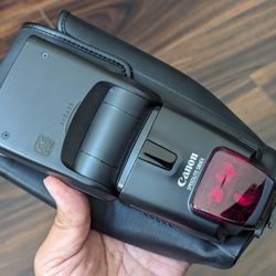 Canon Speedlite 580EX in Like New Condition With Case