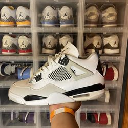 JORDAN 4 “MILITARY BLACK”