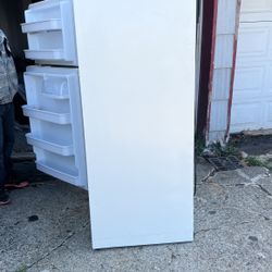 GE Refrigerator 