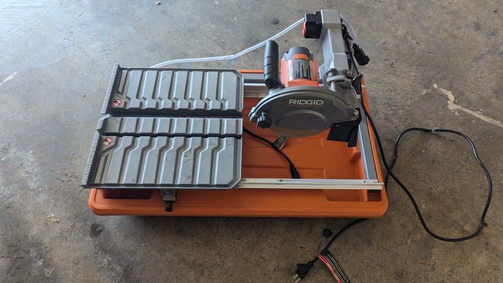 9-Amp 7 in. Blade Corded Wet Tile Saw with Stand