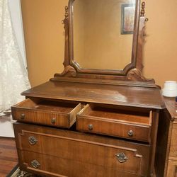 Dresser With Mirror 