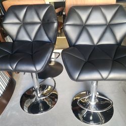 2 Bar Stools Excellent Condition Adjustable 