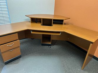 Computer desk