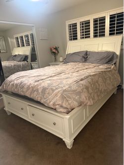 Queen bedroom set