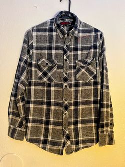 Distrotion Plaid Flannel black and gray Shirt 2 Pockets Size Small