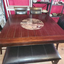 Table W/Lazy Susan (4 Chairs + Bench)