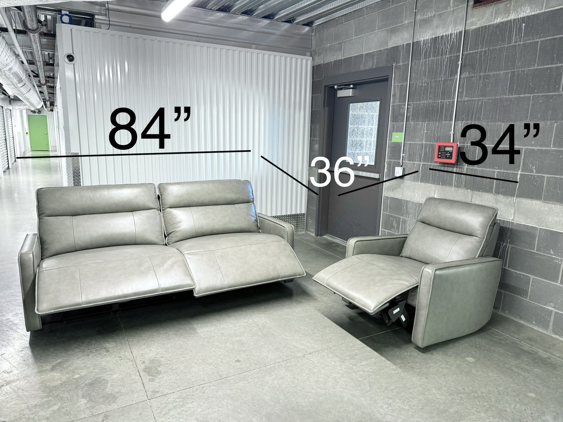 Delivery Available- Brand New Thomasville Leather Power Recline & Headrest Loveseat and Chair Set
