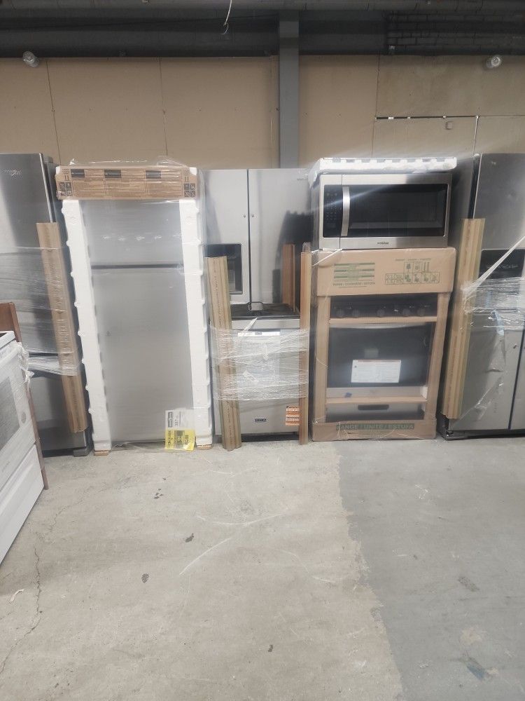New Whirlpool Kitchen Set