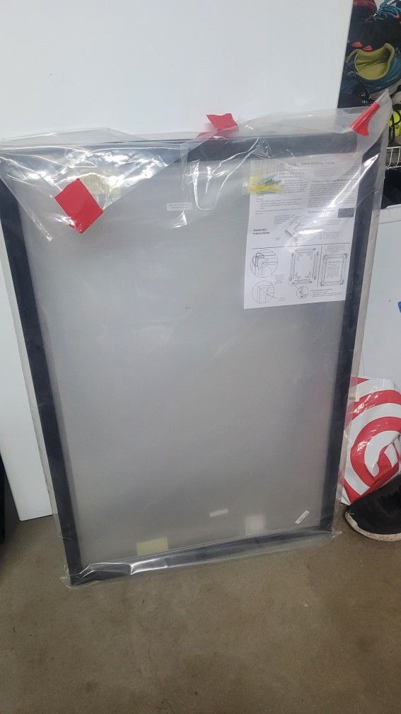 24x36 Spotlight Display Poster Frame 