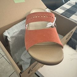 Women New Sandals Size 6
