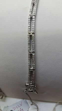 Sterling silver. 925 braclet....cz Diamonds