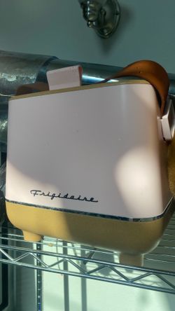 Frigidaire lunchbox cooling system plug-in car or home20$