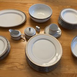 Royal Gallery Platinum Buffet Dinnerware Set - 8 Settings Plus Serving Pieces