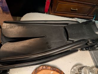 Brand New Medium Apollo Bio-fin Pro Flippers
