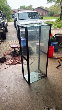55 gal fish tank (FREE) today only or going to the curb for the garbage man