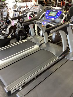 True Performance 800 High End Treadmill w/ T9 Touchscreen MSRP $5400