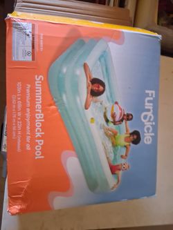 Inflatable Pool 103"L x 69"W x 22"H & Triangle Canopy 142"x142"x142"