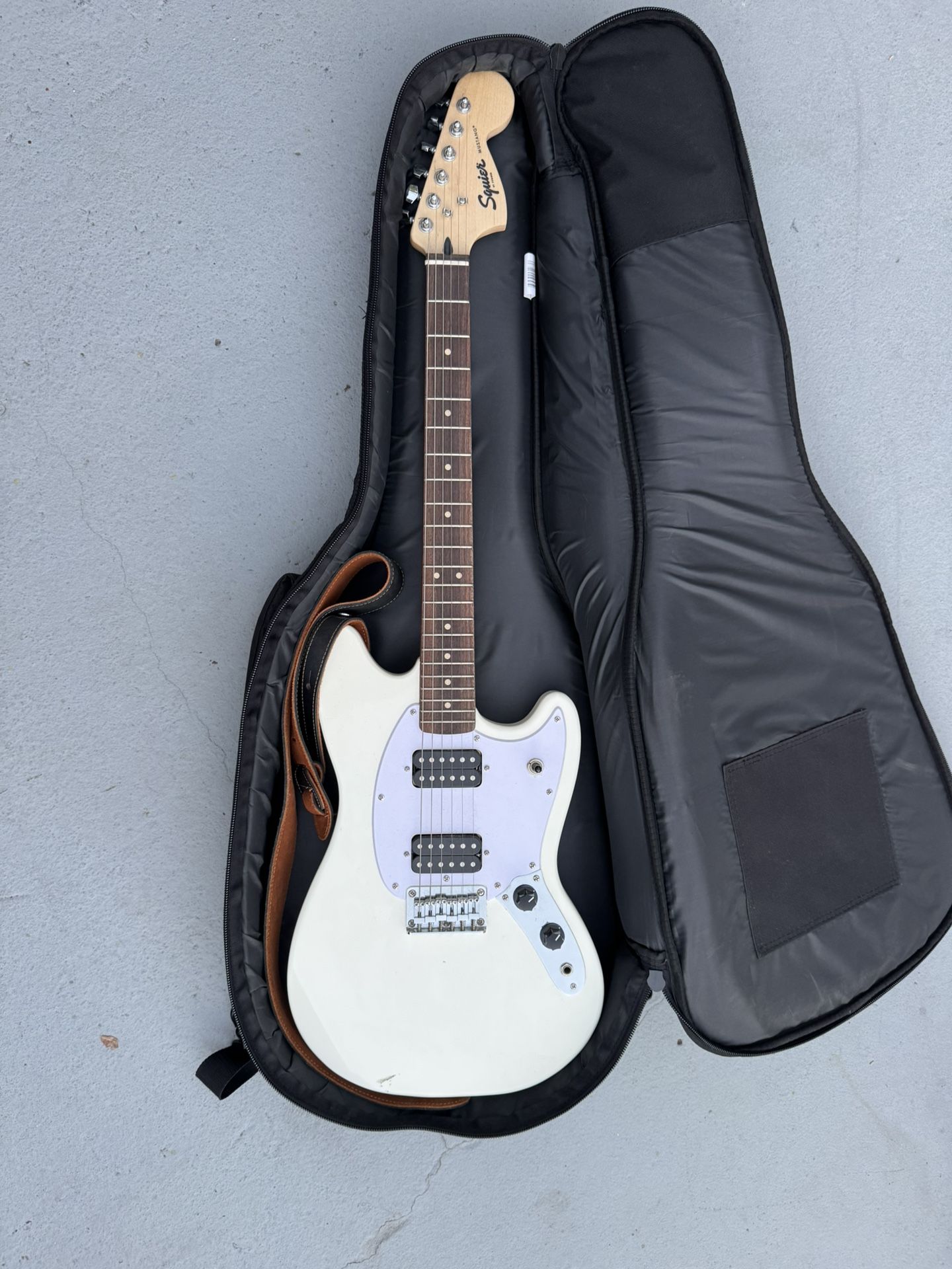 Squier Mustang Electric Guitar + Gig Bag + Strings – Barely Used