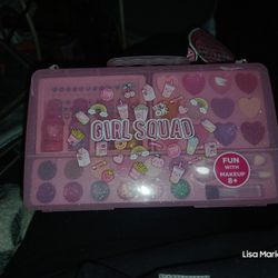 LITTLE GIRLS BRAND NEW MAKEUP